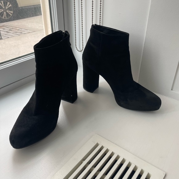 Too big for me… They are a 40 1/2 …Great Winter PRADA Booties ❤️ - Picture 7 of 8